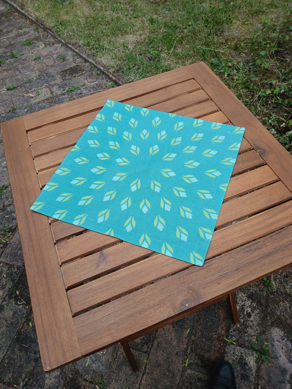 Fabric napkin, 40x40cm, 100% cotton, turquoise/light blue, crocuses, light green/light blue, with 25mm envelope hem, table runner