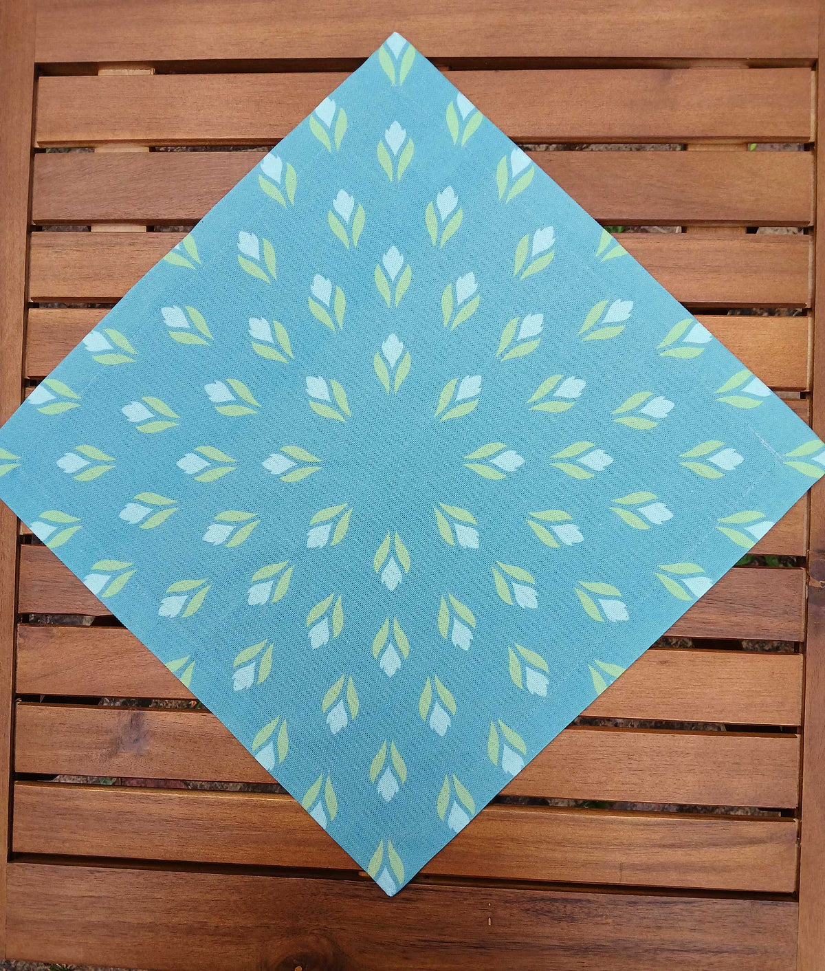 Fabric napkin, 40x40cm, 100% cotton, turquoise/light blue, crocuses, light green/light blue, with 25mm envelope hem, table runner