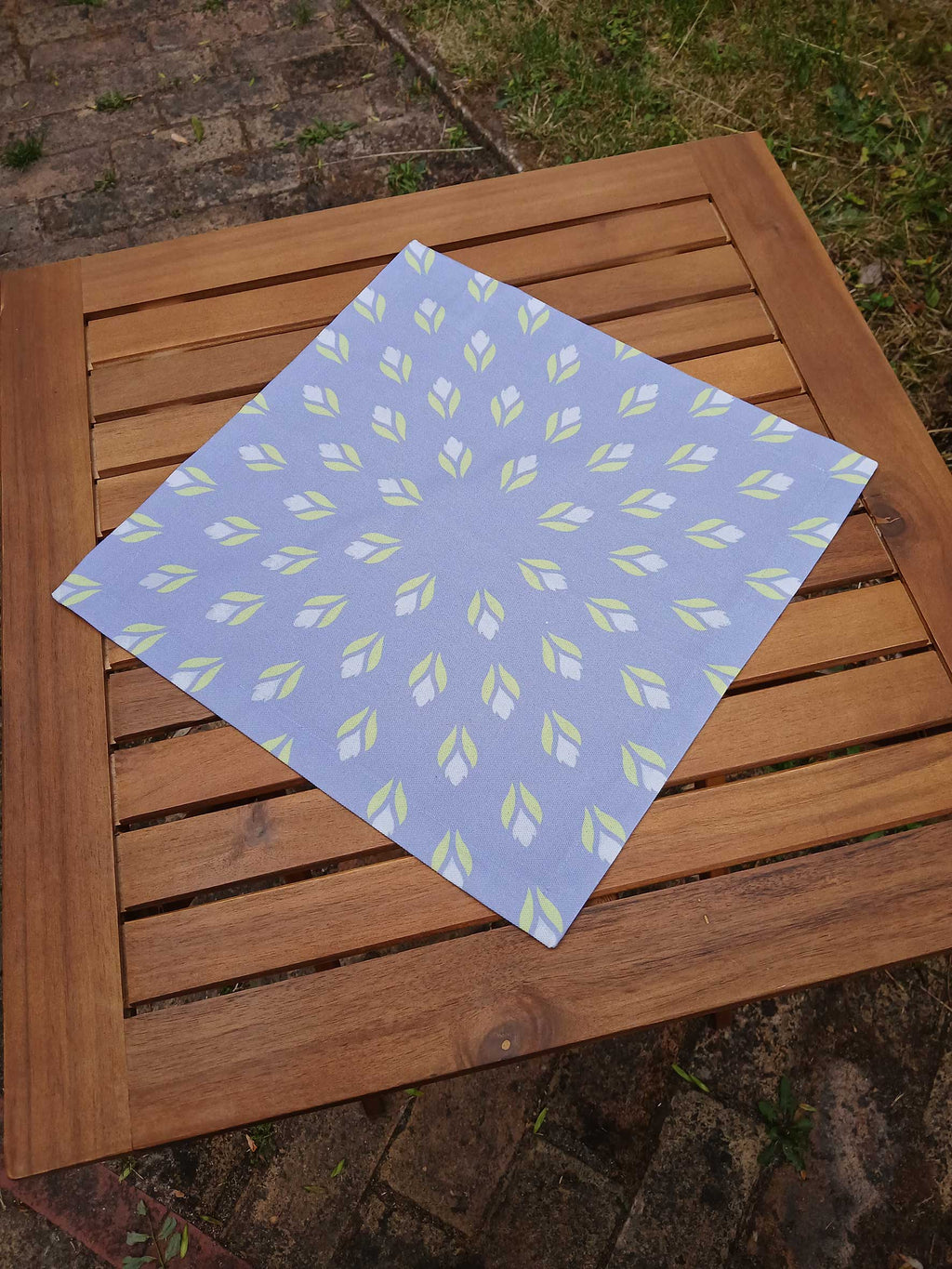 Cloth napkin, 40x40cm, 100% cotton, lavender, crocuses, light green/light blue, with 25mm mitered hem, table runner, ultramarine blue