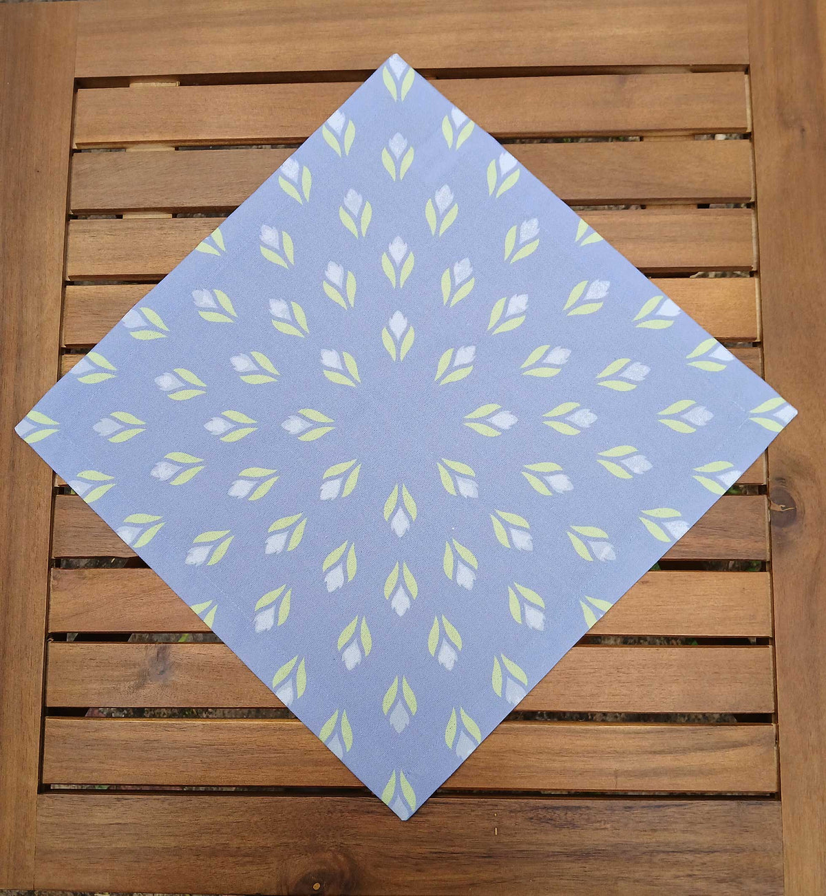 Cloth napkin, 40x40cm, 100% cotton, lavender, crocuses, light green/light blue, with 25mm mitered hem, table runner, ultramarine blue
