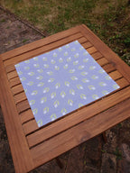 Stoffserviette, 40x40cm, 100% Baumwolle, lavendelfarbig, Krokusse, hellgrün/hellblau, mit Briefecken-Saum 25mm, Tischdeckchen, ultramarinblau