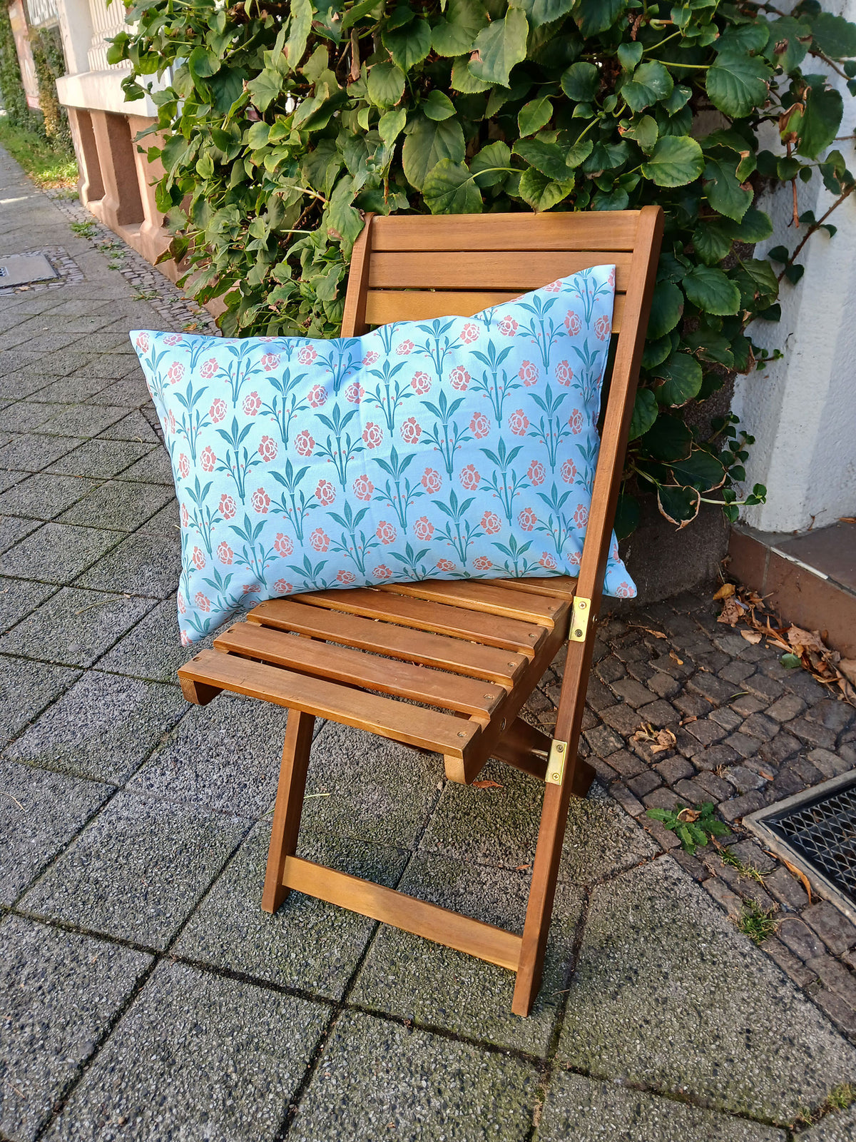Kissenhülle, 60 x 40cm, Motiv "Erker", Farbstellung "Gartenteich" (Hellblau) mit blaugrün und altrosa, Baumwollstoff, Reißverschluß, Gründerzeit, Landhausstil (Kopie)