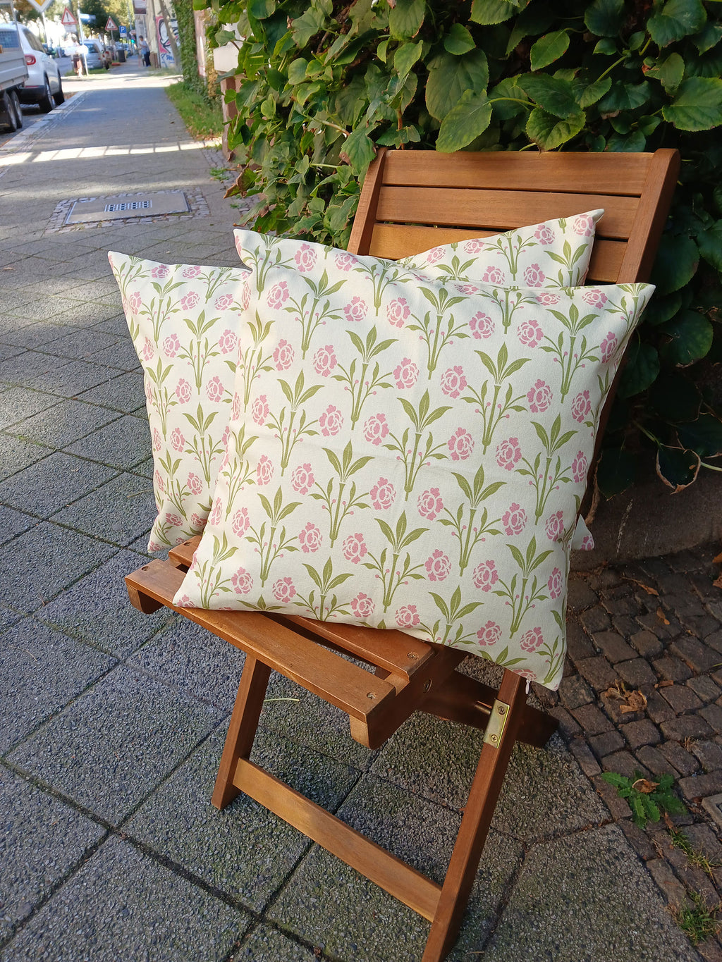 Cushion cover, 40 x 40 cm, “Bay Window” design, “Spring Magic” colorway (vanilla/light yellow), green, dusty rose