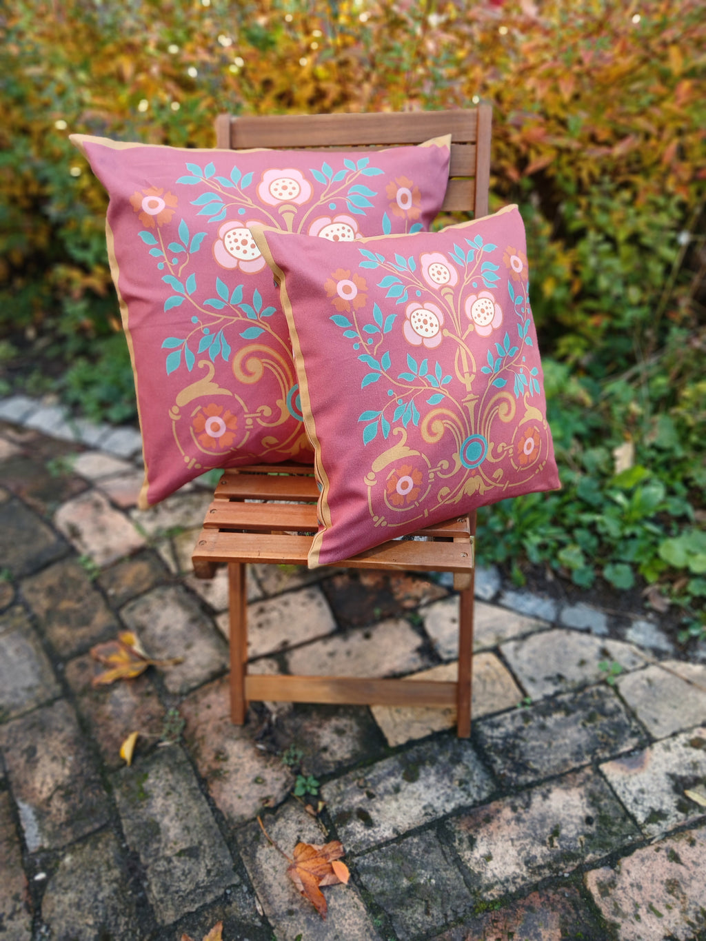 Cushion cover, 40 x 40 cm, “Cottage Garden” design, “Pomegranate” colorway (wine red)