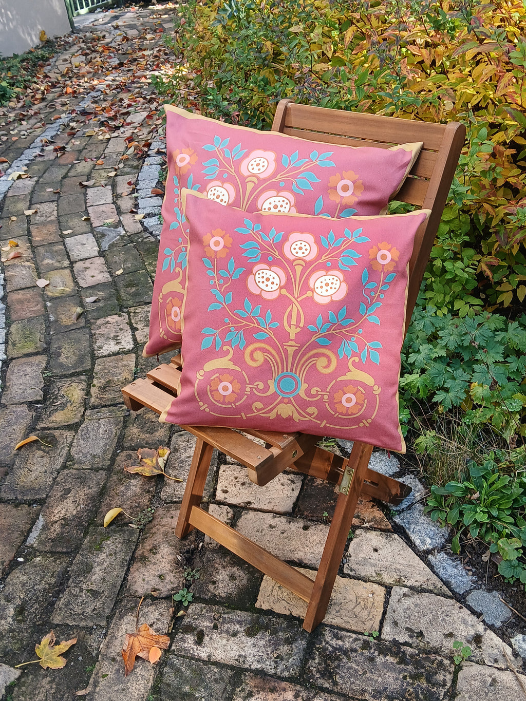 Cushion cover, 40 x 40 cm, “Cottage Garden” design, “Pomegranate” colorway (wine red)