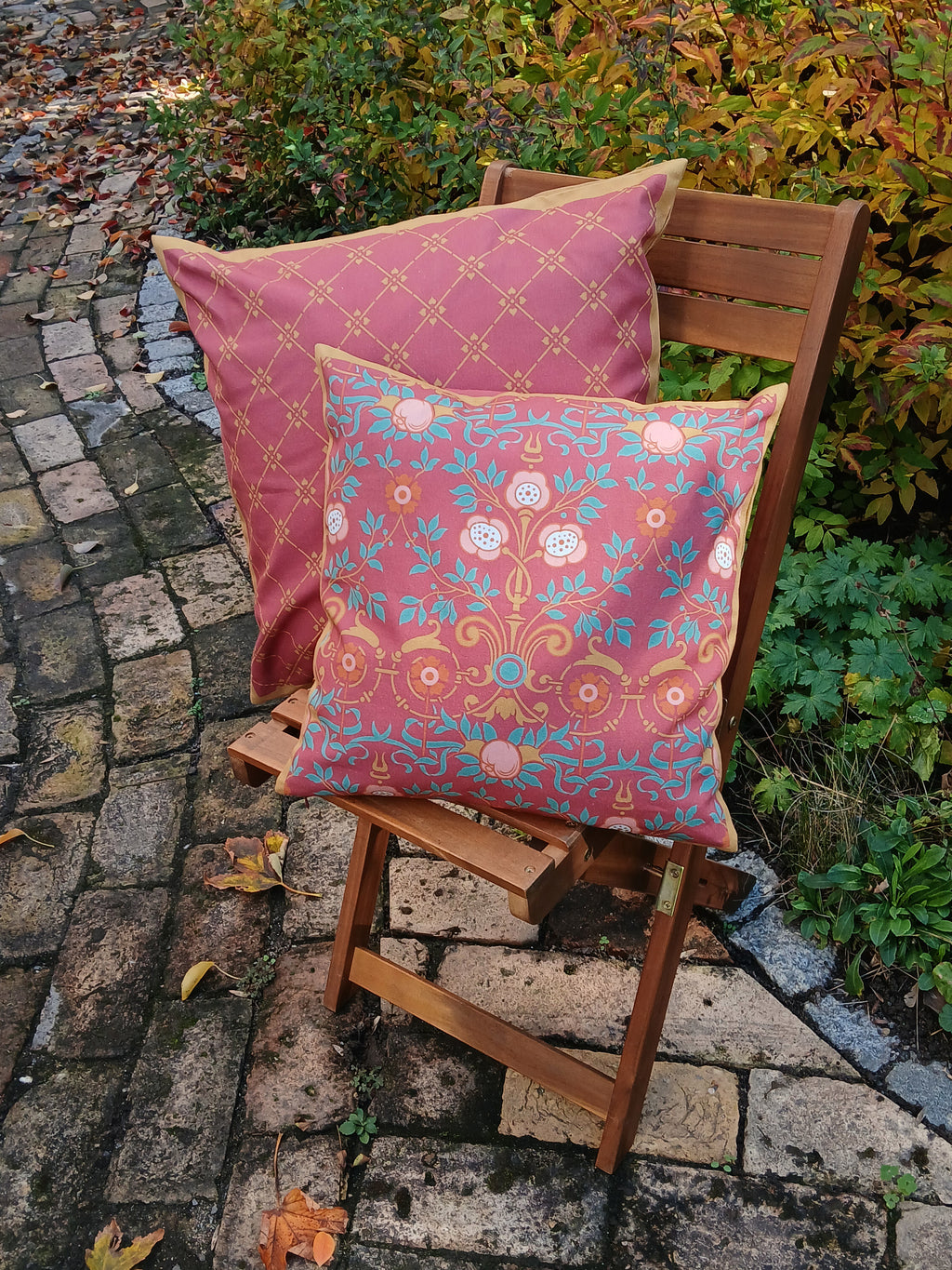 Cushion cover, 40 x 40 cm, “Cottage Garden” design, “Pomegranate” colorway (wine red)