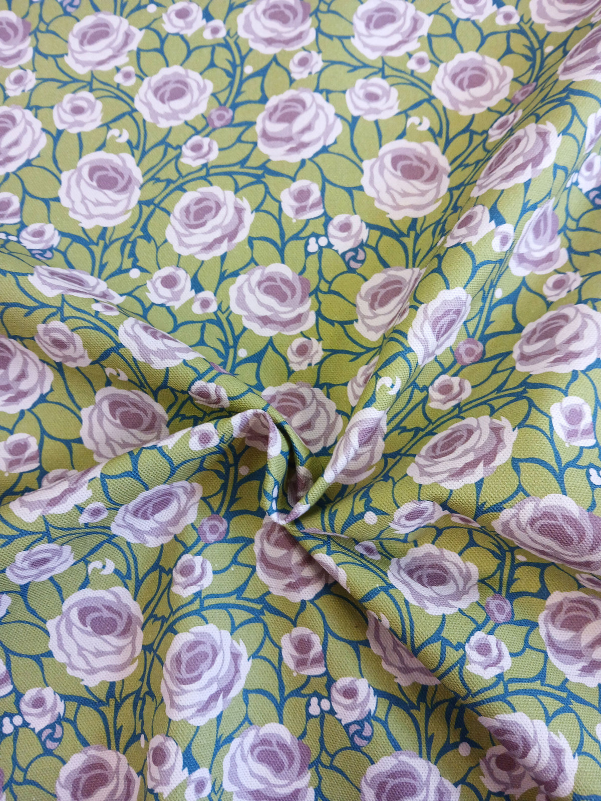 Halbpanama, Meterware, Baumwollstoff, navy-grün-flieder, Rosen, Landhausstil, Muster "Weg zum Turm", kleine Mustergröße, für Kissen, Taschen, Trachtenmode, Dirndl