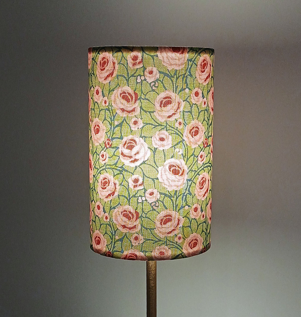 Lampenschirm, Rosen, navy-Rottöne-grün, 15cm  Durchmesser, zylindrisch, Muster "Weg zum Turm", 23cm hoch, Tischlampe