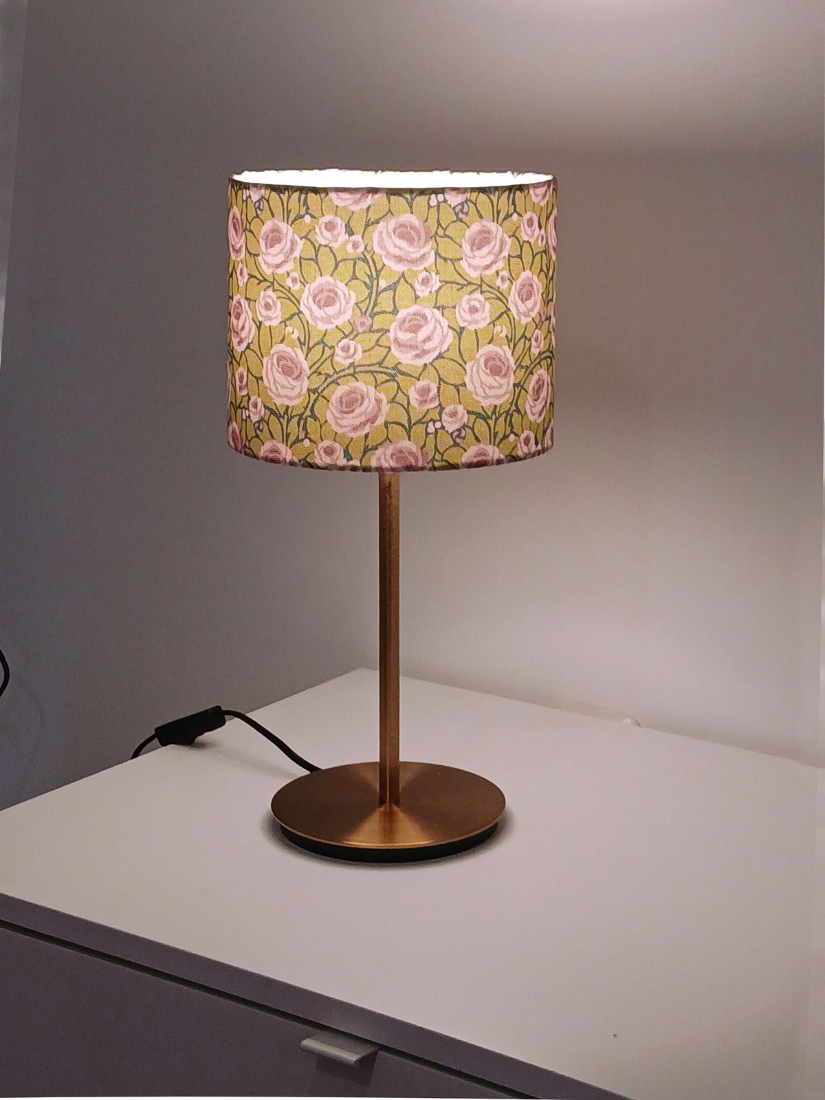 Lampenschirm, Rosen, navy-Violetttöne-grün, 20cm  Durchmesser, zylindrisch, Muster "Weg zum Turm", 16cm hoch, Tischlampe