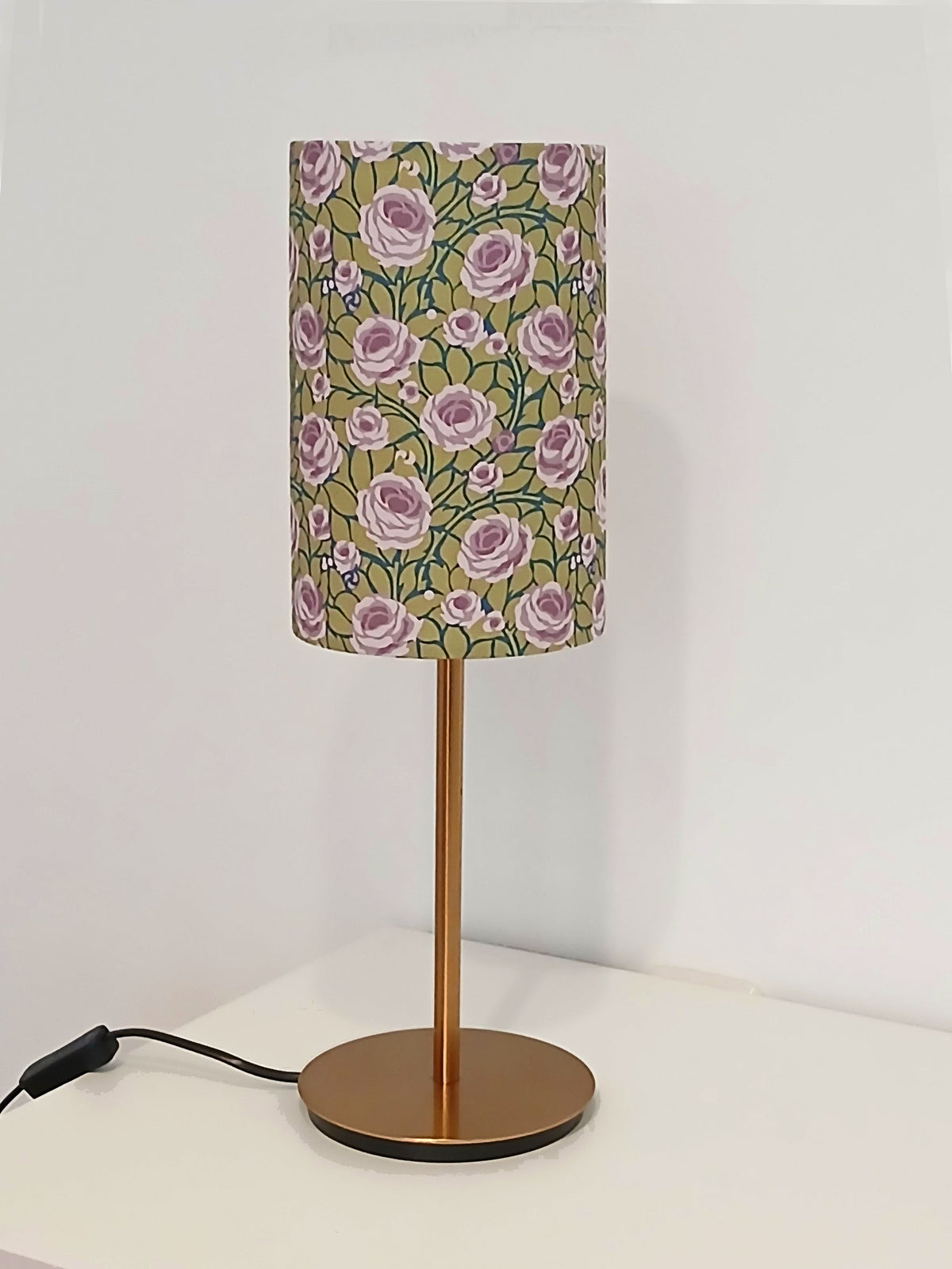 Lampenschirm, Rosen, navy-Violetttöne-grün, 15cm  Durchmesser, zylindrisch, Muster "Weg zum Turm", 23cm hoch, Tischlampe