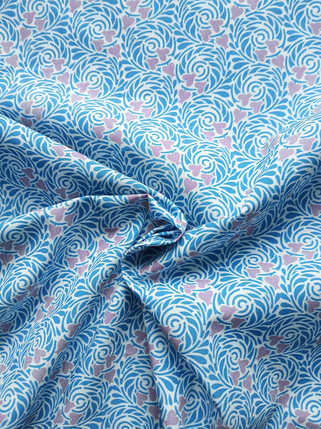 Popeline, Meterware, Baumwollstoff, Motiv Rabenwiese, blau-violett, bio,  GOTS, Futtestoff, Webware, Blusenstoff, Hemdenstoff, Patchwork, Trachten, Dirndl