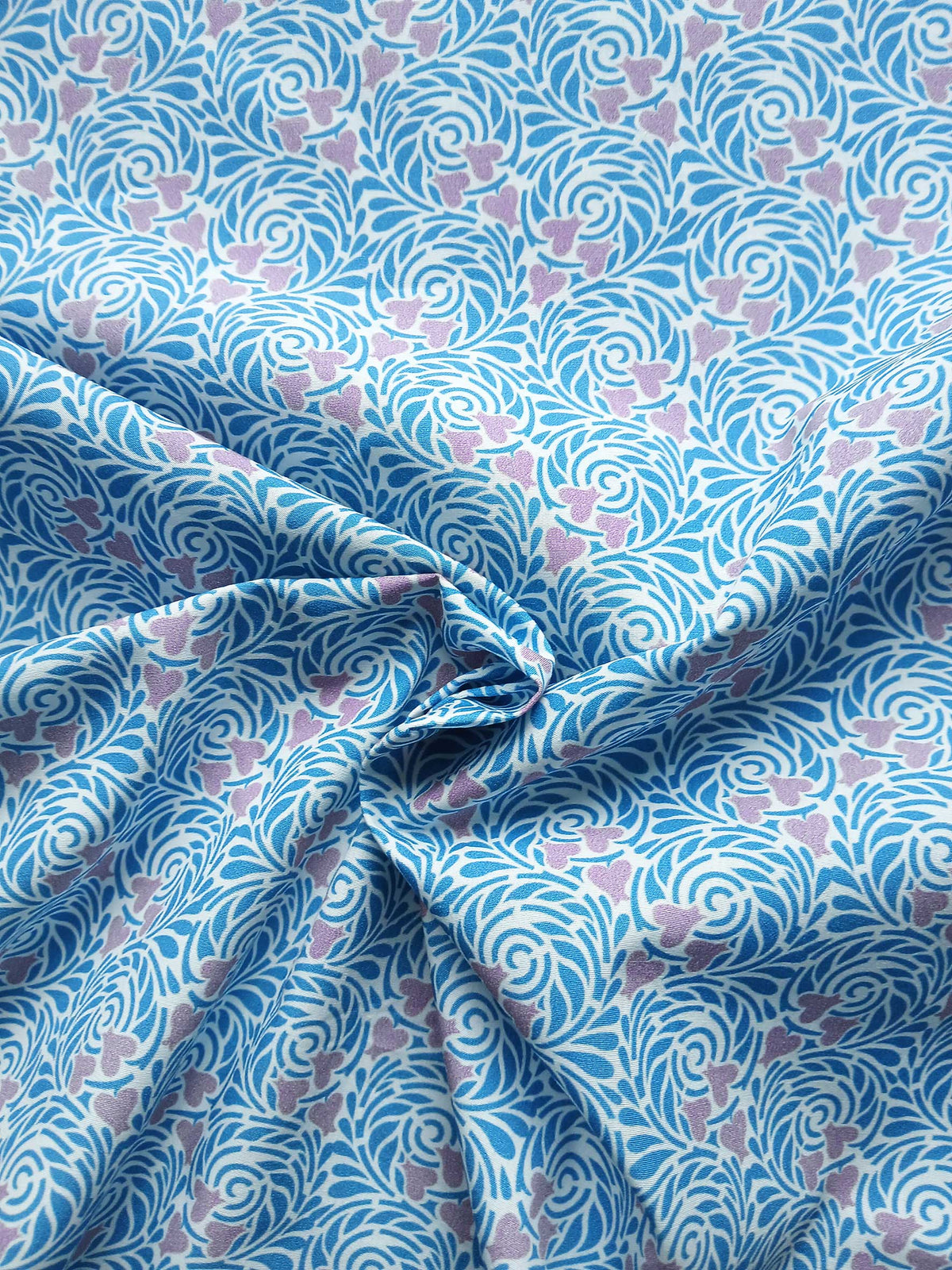 Popeline, Meterware, Baumwollstoff, Motiv Rabenwiese, blau-violett, bio,  GOTS, Futtestoff, Webware, Blusenstoff, Hemdenstoff, Patchwork, Trachten, Dirndl