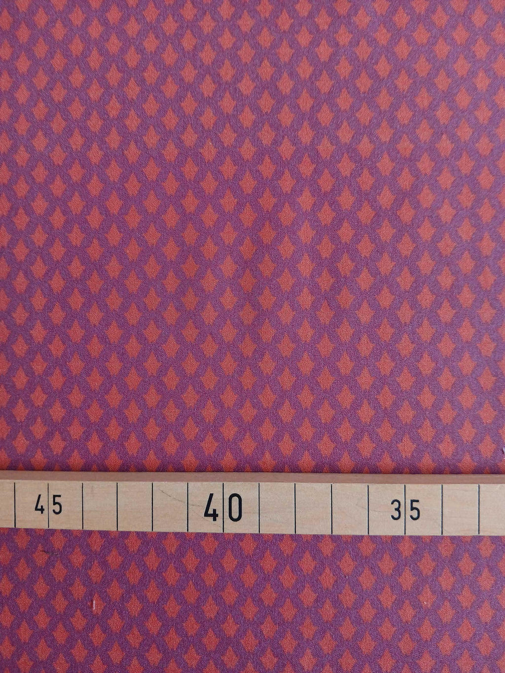 Poplin, cotton fabric by the metre, thistles, red-violet/light red/coral red, GOTS-certified organic, woven fabric, blouse fabric, shirting fabric, traditional clothing, patchwork, dirndls