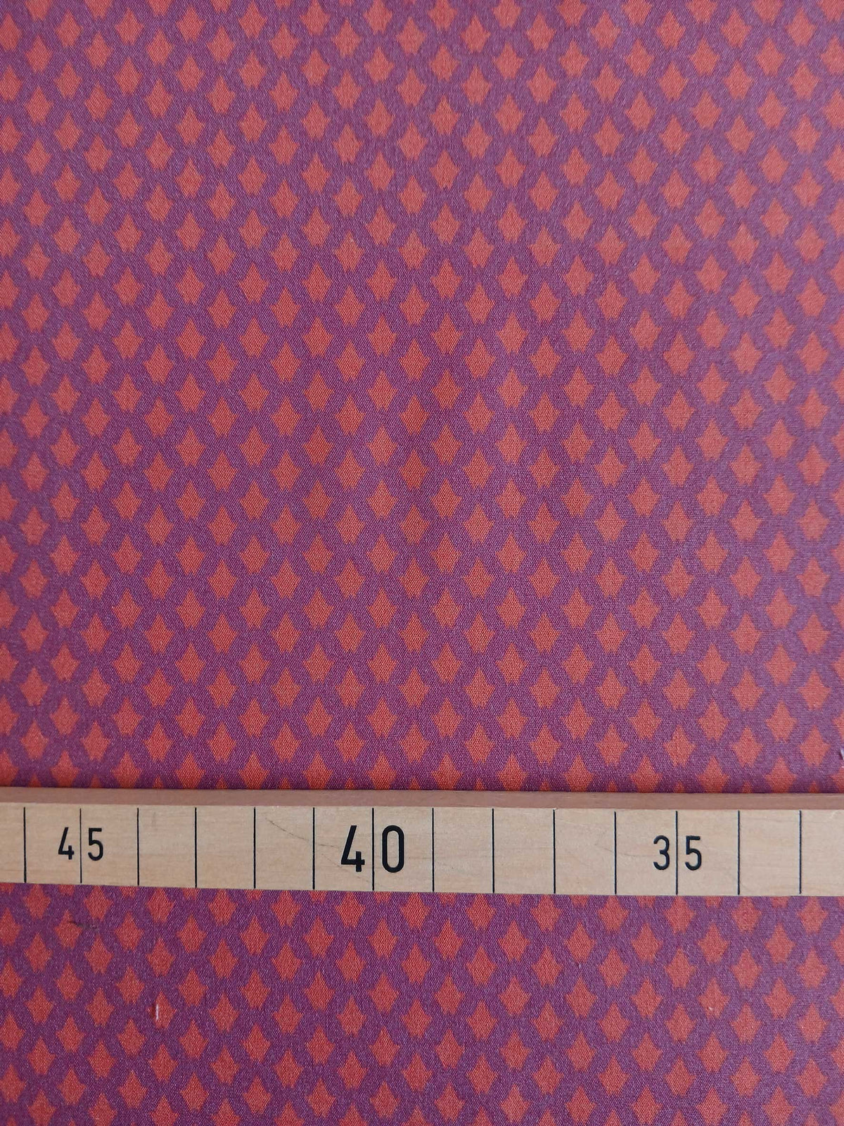 Poplin, cotton fabric by the metre, thistles, red-violet/light red/coral red, GOTS-certified organic, woven fabric, blouse fabric, shirting fabric, traditional clothing, patchwork, dirndls