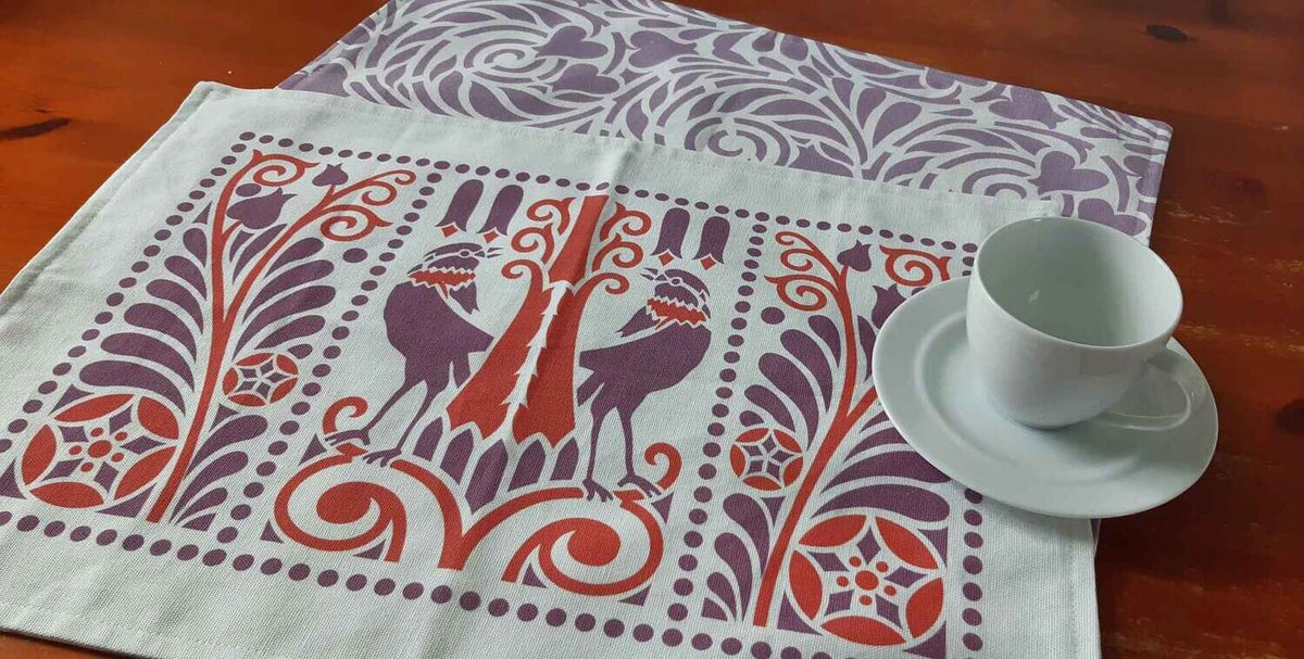 Platzset / Tischset, zweiseitig, Flieder/Rot, 50x35cm, Baumwollstoff, zum Wenden, Vogelmotiv, Jugendstil, Vögel, Landhausstil