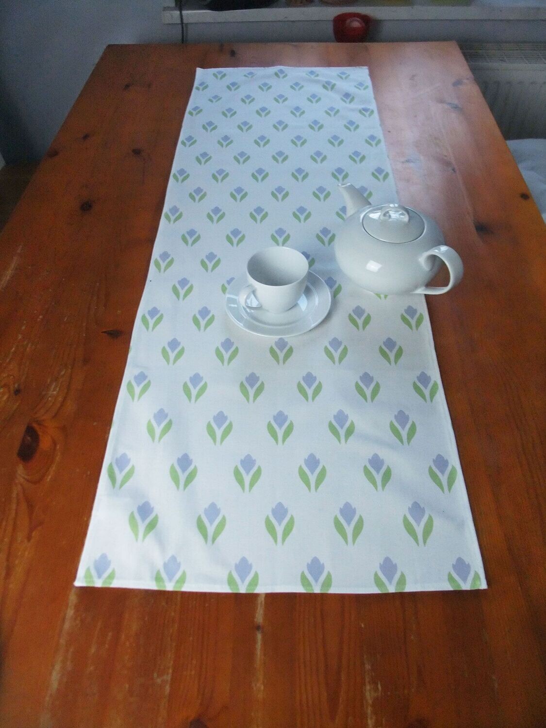 Tischläufer, 40 x 120cm, Krokusmotiv, weiß-hellblau, Krokus, Ostern