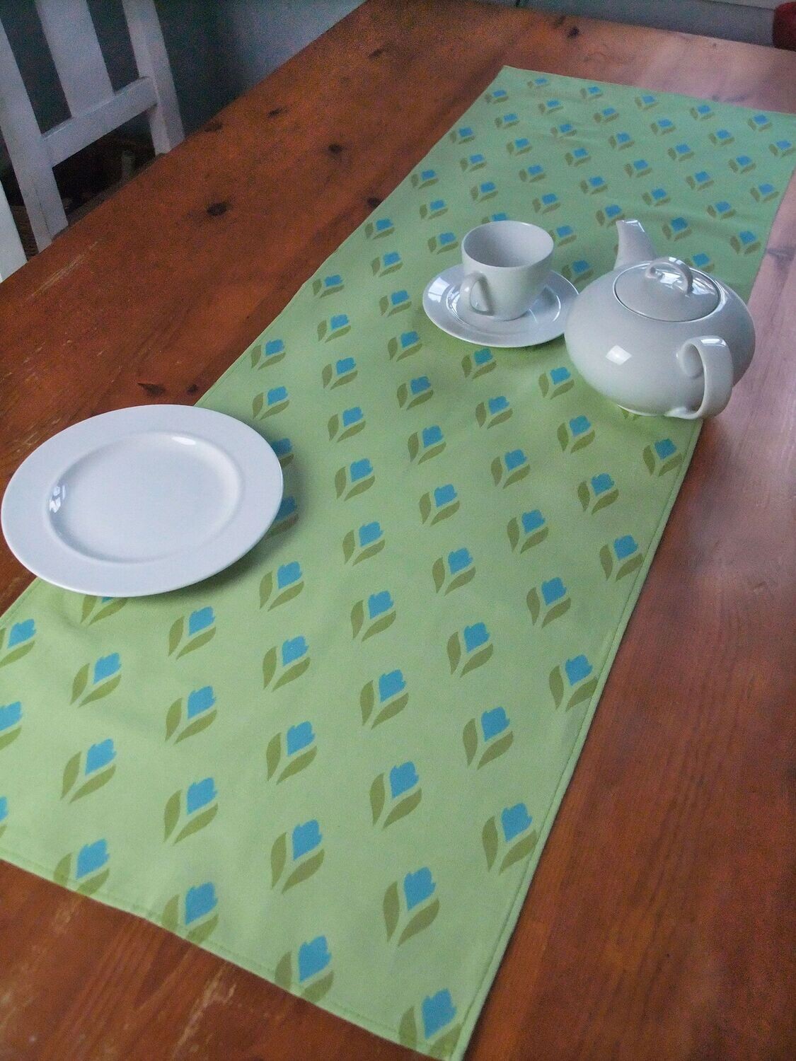 Tischläufer, 40 x 120cm, Krokusmotiv, hellgrün-grün-wasserblau, Ostern