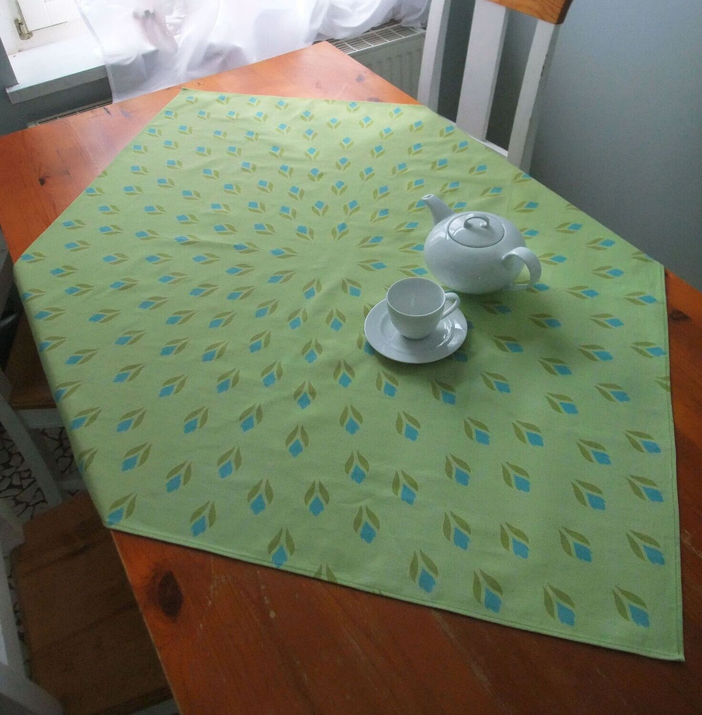 Quadratische Tischdecke,  hellgrün/wasserblau, Krokusmotiv, Ostern, Frühling, 110x110cm oder 155x155cm
