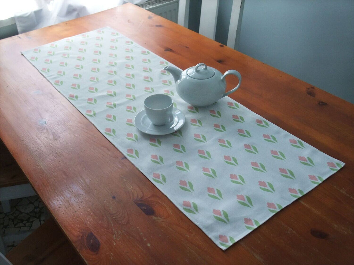 Tischläufer, 40 x 120cm, Krokusmotiv, weiß-rosa, Ostern
