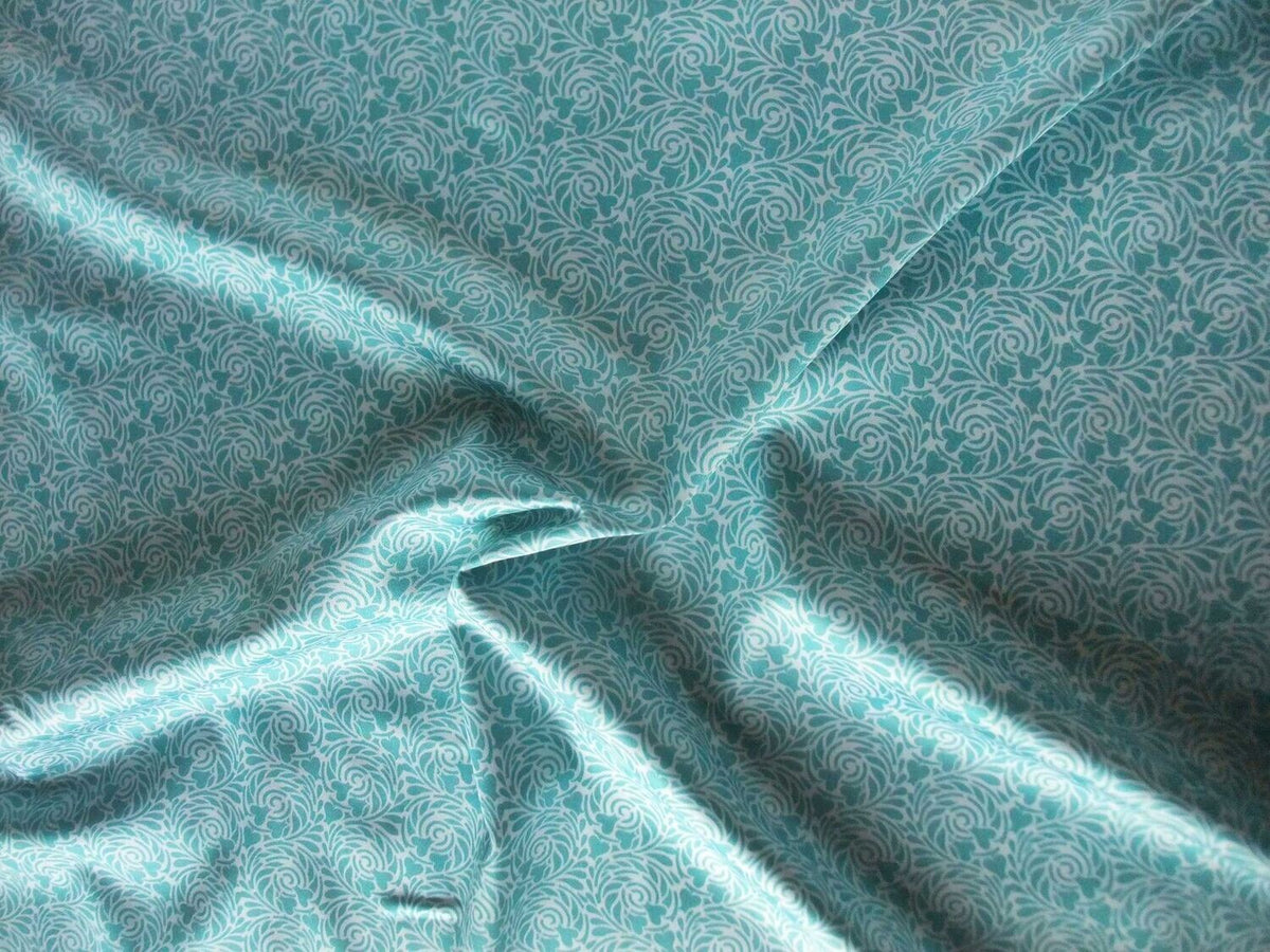Mako-Satin, Meterware, Baumwolle,  Motiv "Rabenwiese", wasserblau, türkis, aqua, Spiralen, Herzen, für Blusen, Hemden, Kleider, Bettwäsche, Baumwollsatin