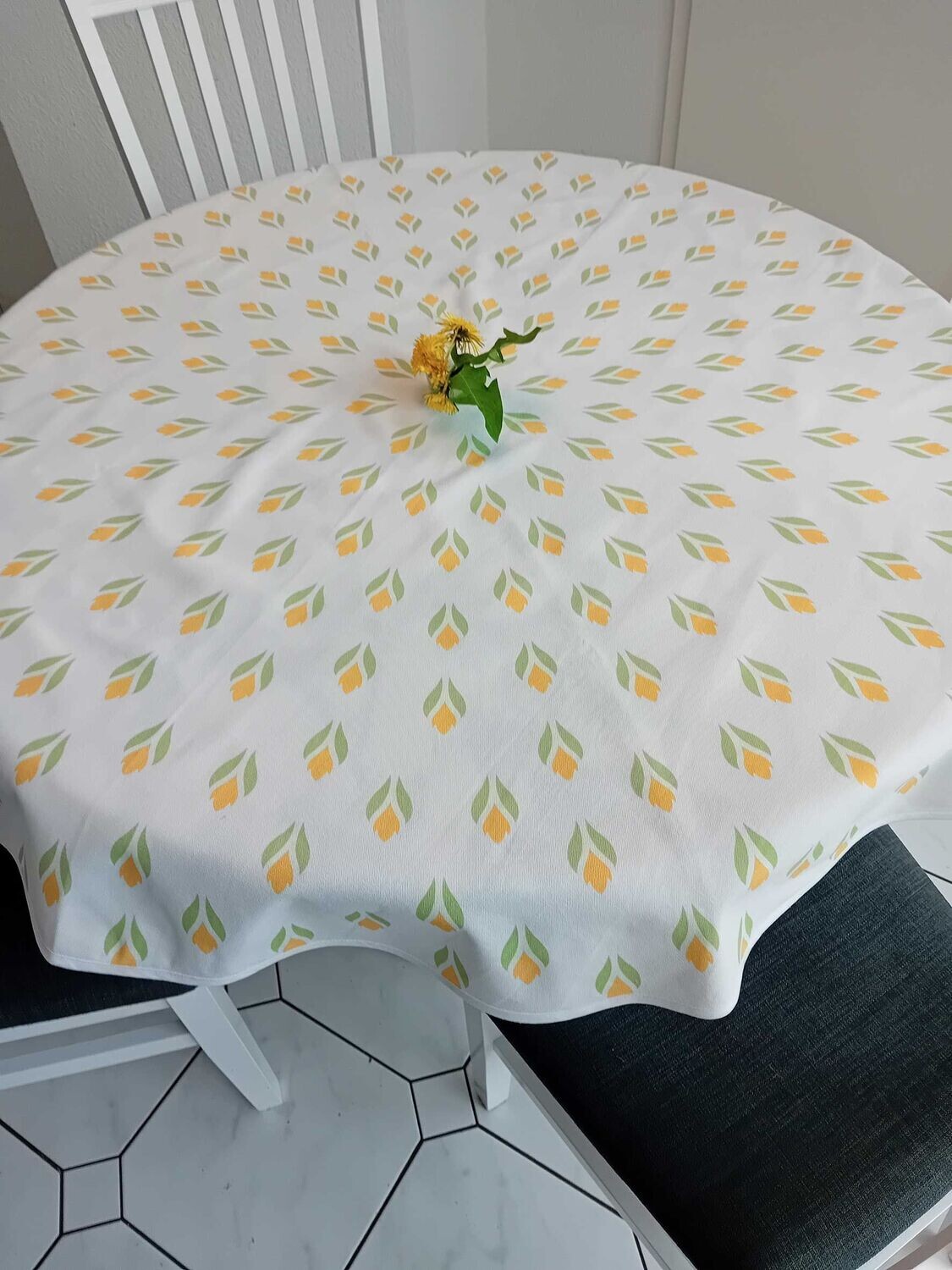 Round tablecloth, white/yellow, crocus motif, Easter, spring pattern, cotton