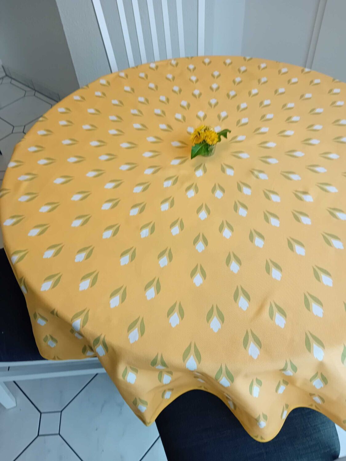 Round tablecloth, yellow-white-green, crocus motif, Easter, spring pattern, cotton