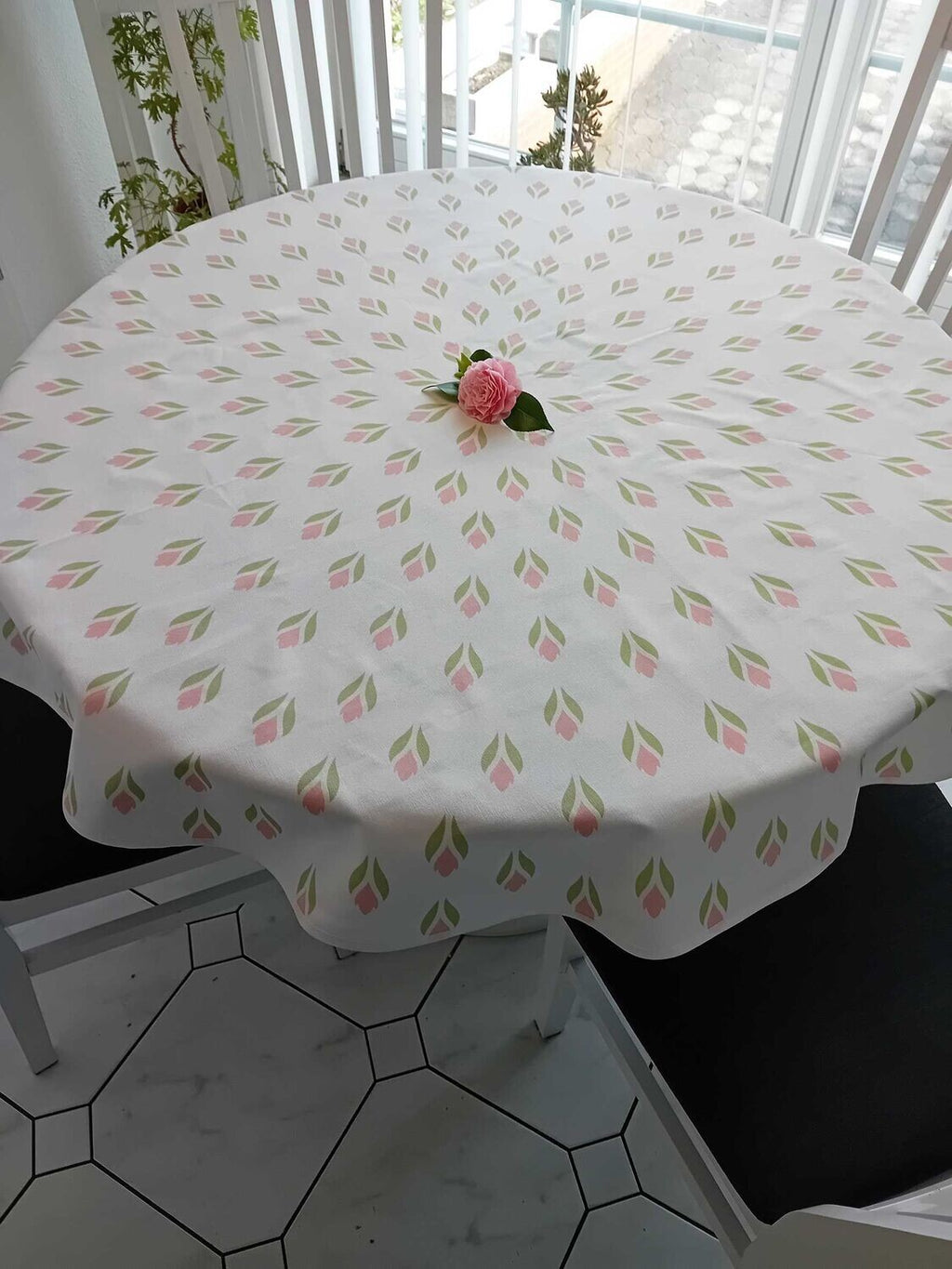 Round tablecloth, white/pink, crocus design, Easter, spring pattern, cotton