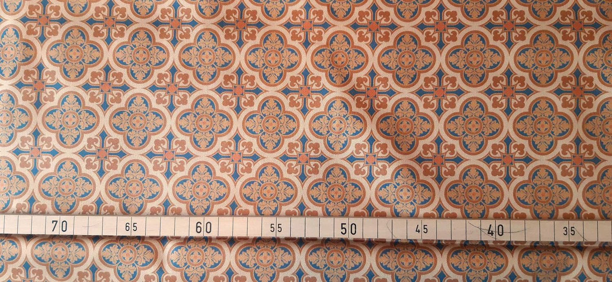 Mako-Satin, Meterware, Baumwolle,  Muster "Herrenhaus" in der Farbstellung Allure hell, zwei Mustergrößen, sand, braun, navy, geometrisch, Fliesenmuster, Hemden, Blusen, Bettwäsche
