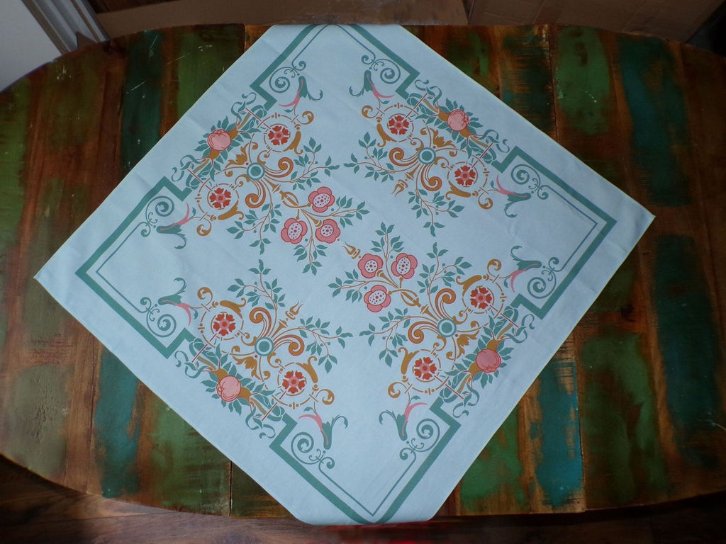 Quadratische Tischdecke,  Mitteldecke, 80x80cm, Motiv "Bauerngarten", Farbstellung "Gartenteich" (Hellblau)