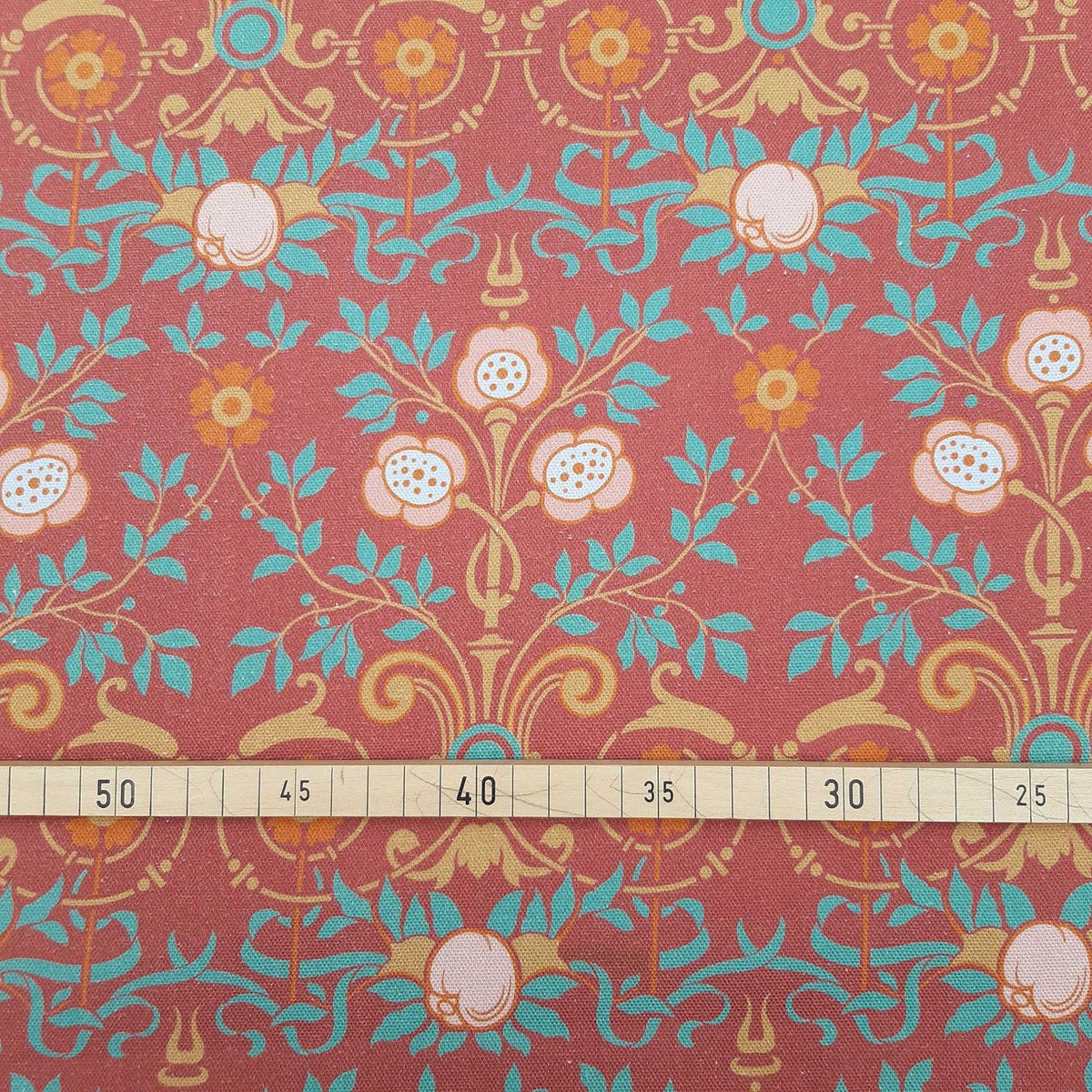 Halbpanama, Meterware, Baumwollstoff, Motiv "Bauerngarten", Farbstellung "Granatapfel" (Weinrot), kleine Mustergröße, Gründerzeitliches/viktorianisches Muster, Dirndl, Trachten, Kissen, Taschenprojekt