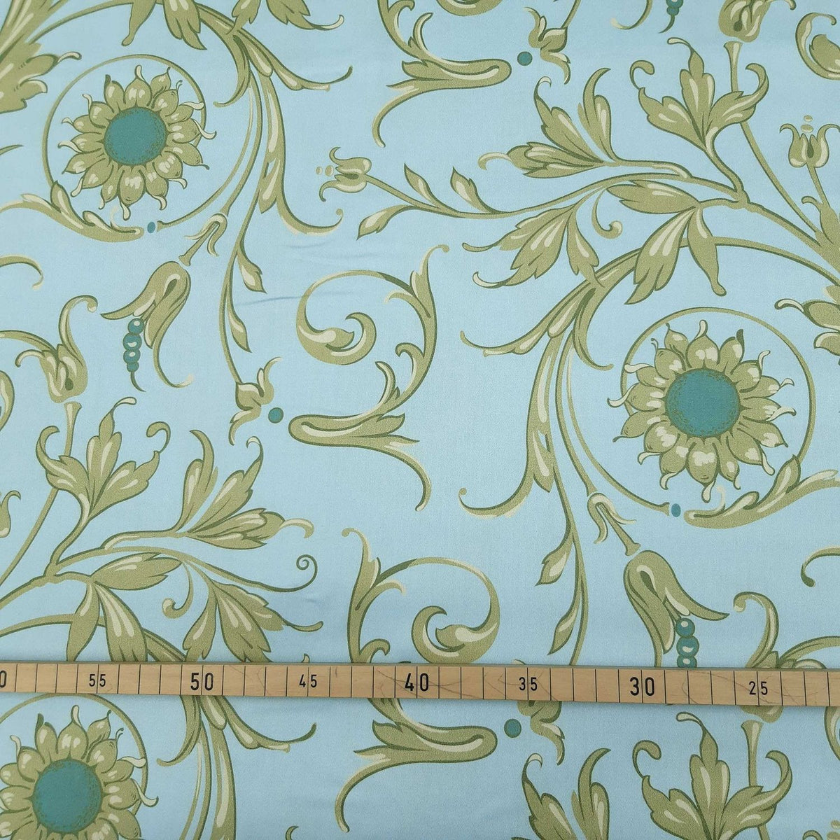 Mako-Satin, Meterware, Baumwolle,  Muster "Feldblume" in der Farbstellung "Wassergeist", Hellblau/grün/türkis/wasserblau, Ranken, Blume, floral,  Sonnenblume, aqua, Bettwäsche, Kleider