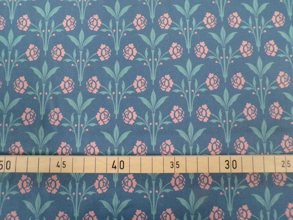 Makosatin, Meterware, Baumwollstoff, Motiv "Erker", Farbstellung "Sommernacht" (Dunkelblau), Blumenmuster türkis/altrosa, glänzend Bauwollsatin, Trachteh, Dirndl, Viktorianisch, Bettwäsche, Kleider