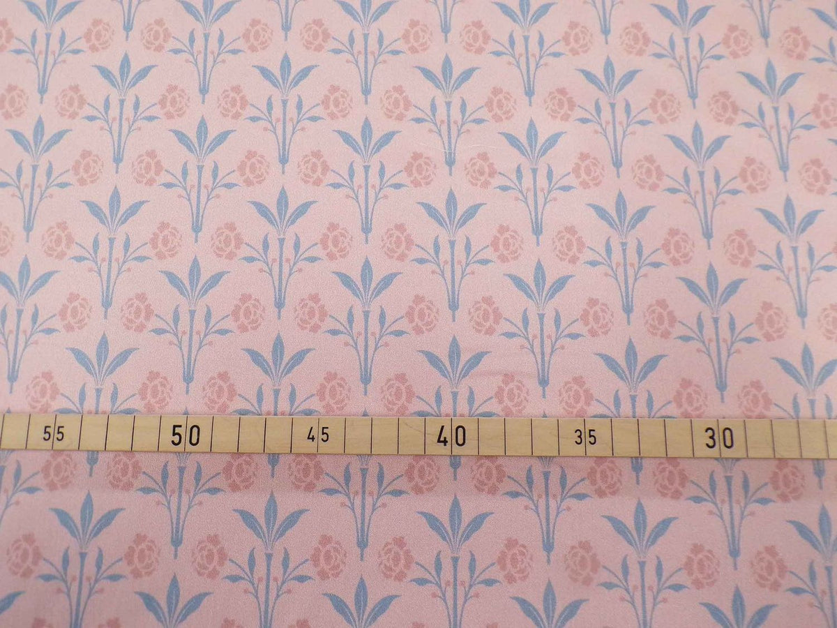 Makosatin, Meterware, Baumwollstoff, Motiv "Erker", Farbstellung "Hortensie" (Altrosa), Blumenmuster taubenblau/Altrosa, glänzend Baumwollsatin, Trachten, Dirndl, Bettwäsche, Kleider, viktorianisch