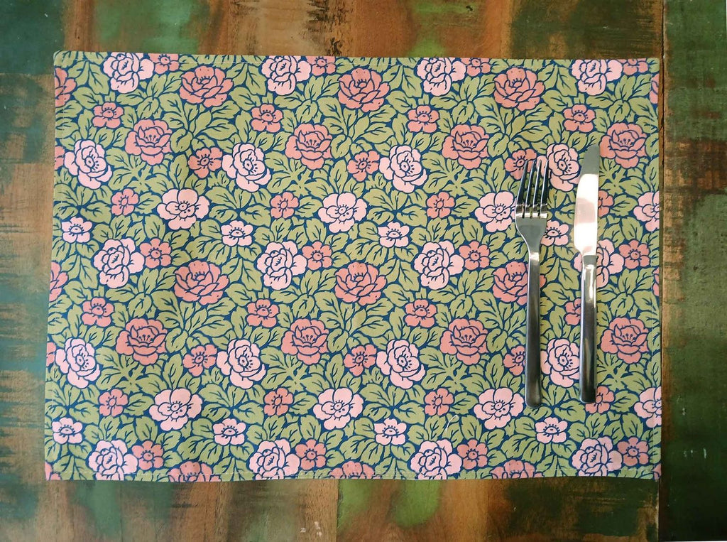 Placemat, rose pattern/thorn hedge, 50 x 35 cm, reversible, cotton fabric. Green/pink/light green