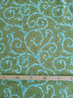 Halbpanama, Meterware, Motiv "Dornenhecke", Grün mit türkisfarbigen Ranken und dunkelblauen Pünktchen, Baumwollstoff, aqua, navy, grün, Kissen, Taschen, Tischdecken, Trachten