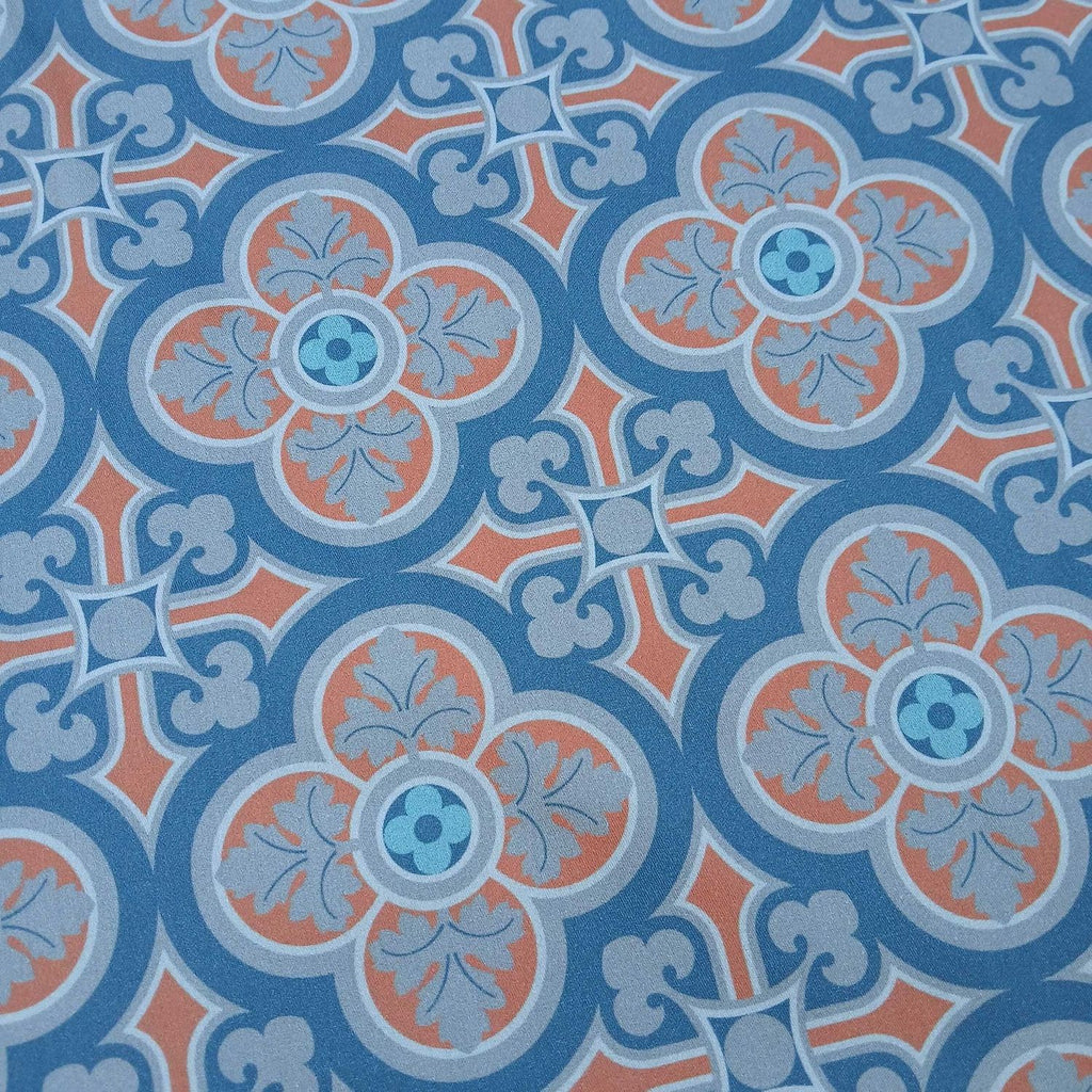 Dunkelblauer Mako-Satin, Meterware, Baumwolle,  "Herrenhaus", dunkelblau/grau-ziegelrot, zwei Mustergrößen, Fliesenmuster, geometrisch, Baumwollsatin, glänzend, Blusen, Hemden, Bettwäsche