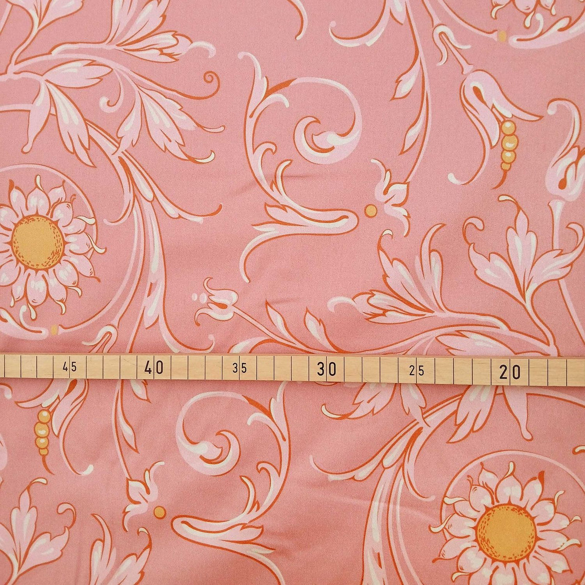 Altrosa Mako-Satin, Meterware, Baumwolle,  Muster "Feldblume" in der Farbstellung "Mädchentraum", Altrosa-Rosa-Ockergelb, Ranken, Sonnenblume, gelb rosa, Kleider, Bettwäsche