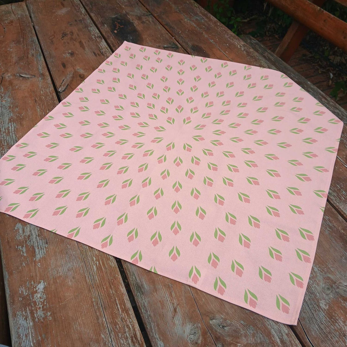 Quadratische Tischdecke,  Mitteldecke, 75x75cm, rosa/lachs/hellgrün Baumwollstoff, Krokus Tulpen
