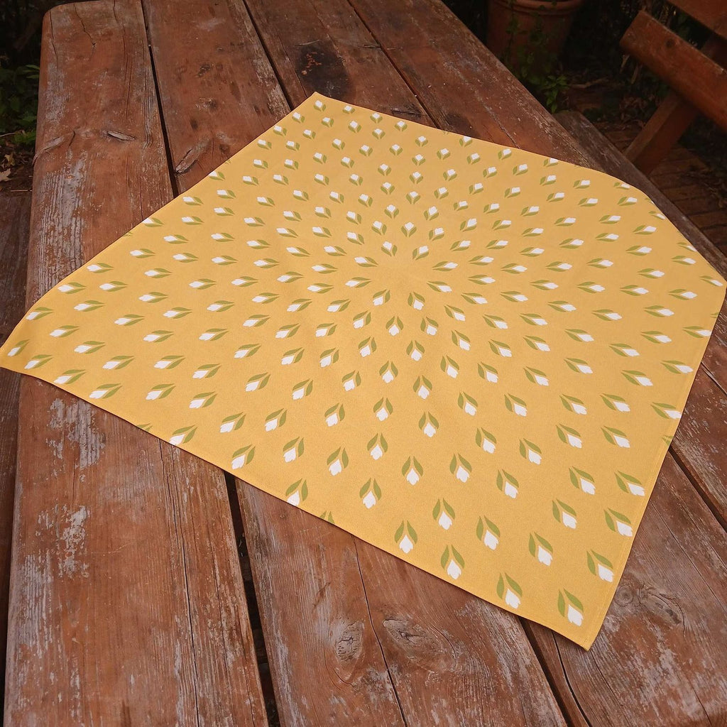 Quadratische Tischdecke,  Mitteldecke, 75x75cm, Gelb, weiß, hellgrün, Baumwollstoff, Krokus Tulpen