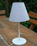 konischer Lampenschirm, Blätterwald, altrosa-türkis, Tischlampe, kegelförmig, Nachttischlampe, Makosatin, Farbstellung "Hortensie"
