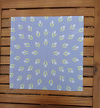 Stoffserviette, 40x40cm, 100% Baumwolle, lavendelfarbig, Krokusse, hellgrün/hellblau, mit Briefecken-Saum 25mm, Tischdeckchen, ultramarinblau
