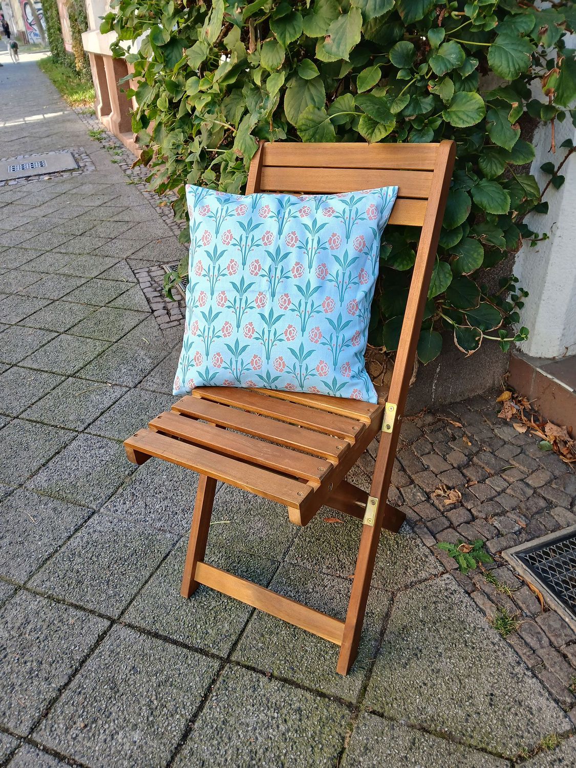 Kissenhülle, 40 x 40cm, Motiv "Erker", Farbstellung "Gartenteich" (Hellblau), blaugrün, altrosa