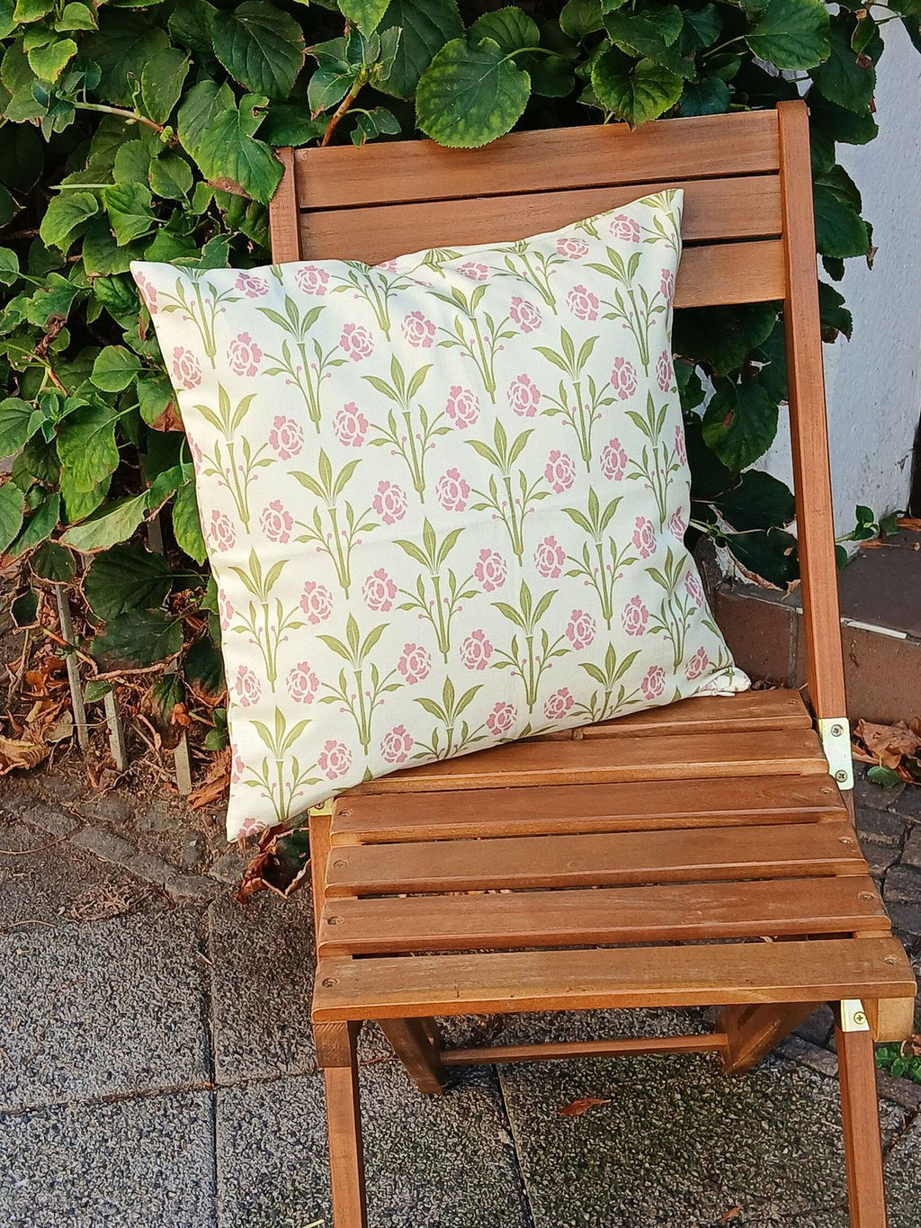 Cushion cover, 40 x 40 cm, “Bay Window” design, “Spring Magic” colorway (vanilla/light yellow), green, dusty rose