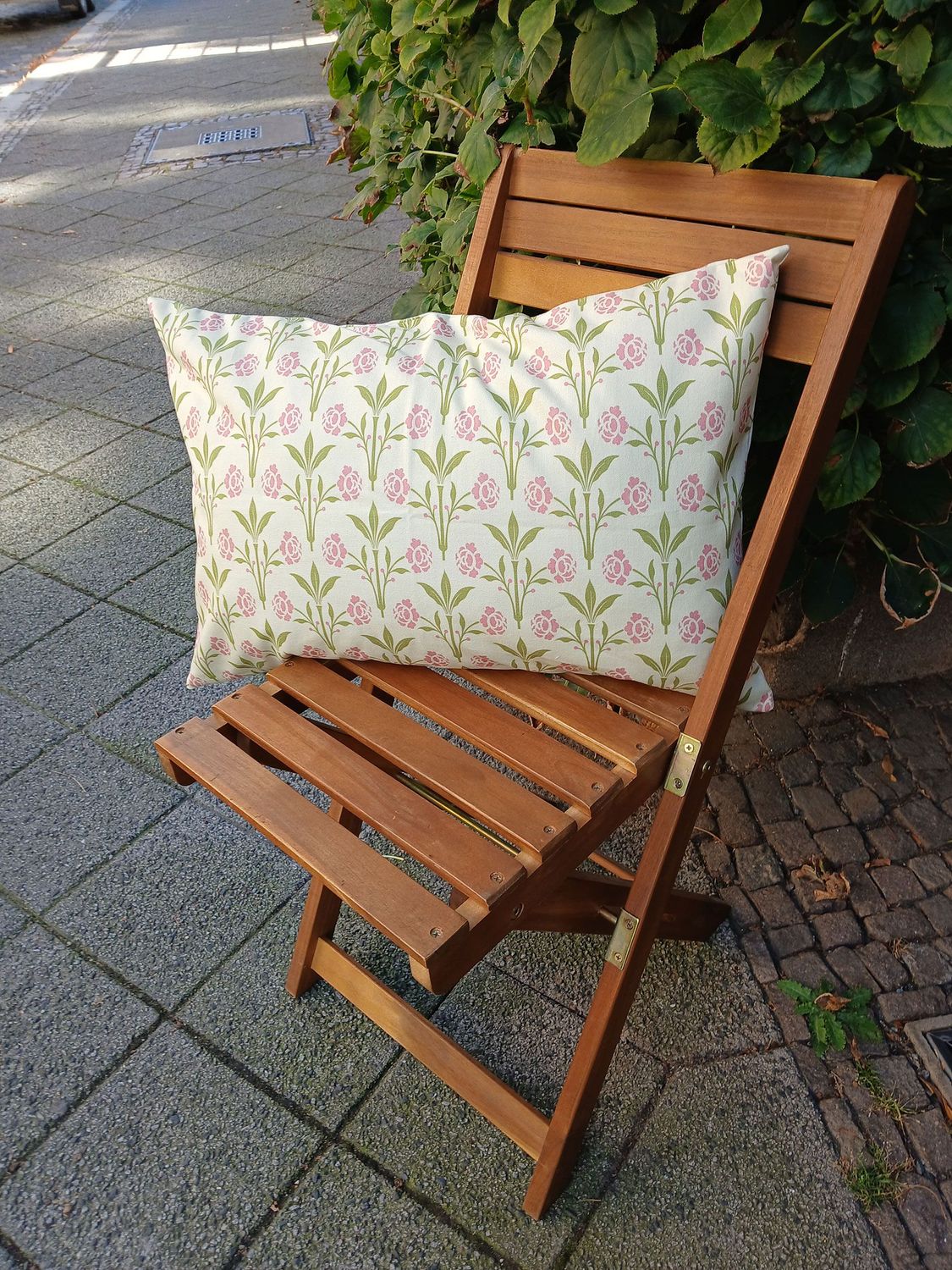 Kissenhülle, 60 x 40cm, Motiv "Erker", Farbstellung "Frühlingszauber" (Vanille/Hellgelb) mit grün und altrosa, Baumwollstoff, Reißverschluß, Gründerzeit, Landhausstil