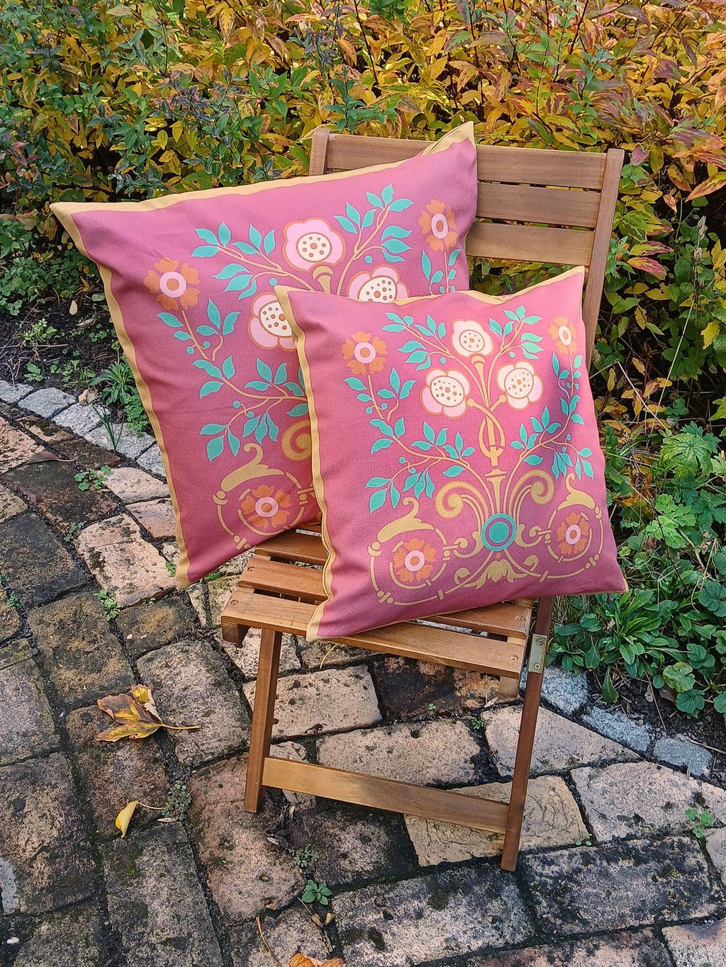 Cushion cover, 40 x 40 cm, “Cottage Garden” design, “Pomegranate” colorway (wine red)