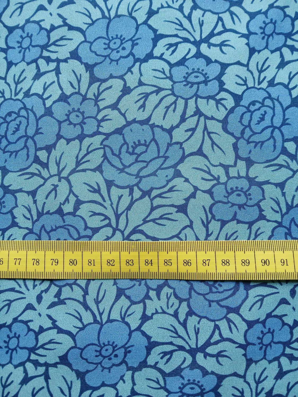 Popeline, Meterware, Baumwollstoff, GOTS, bio, Rosenmuster, aqua-blau, Grundton Navy, Futterstoff, Webware, Blusenstoff, Hemdenstoff, Trachten, Dirndl, Patchwork
