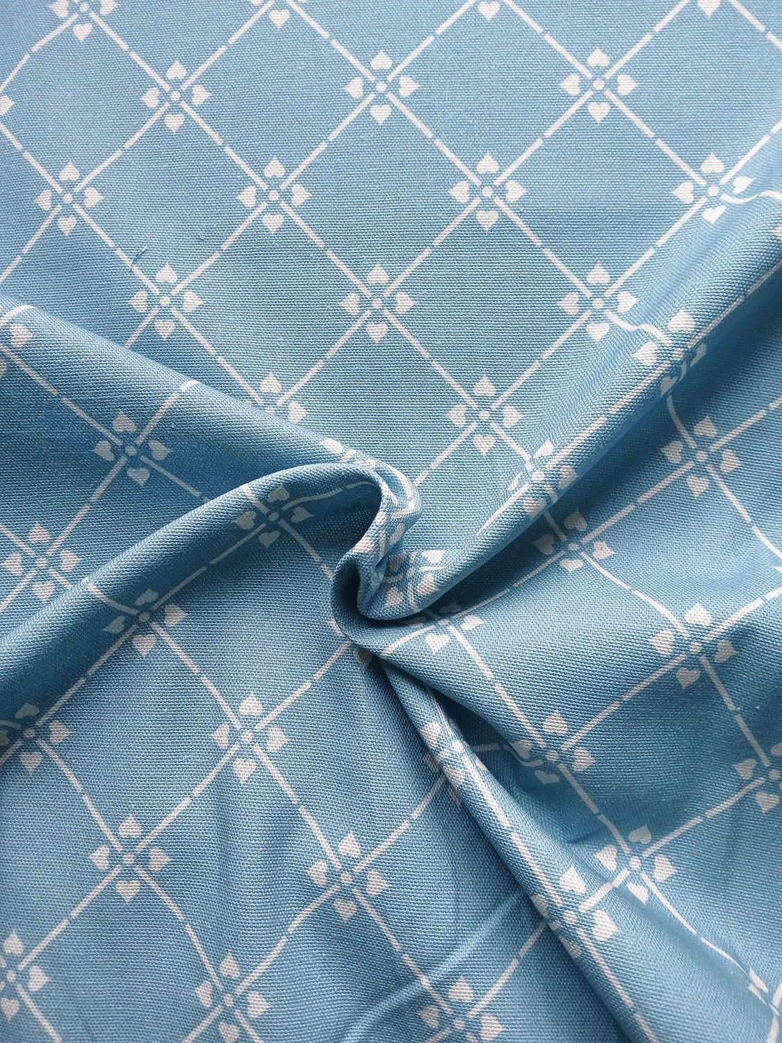 Halbpanama, Meterware, taubenblau-wollweiß, Baumwollstoff, Muster "Raute 09", 160cm breit, Kreuzblume geometrisch, für Taschen, Trachtenmode, Kissen, Hosen
