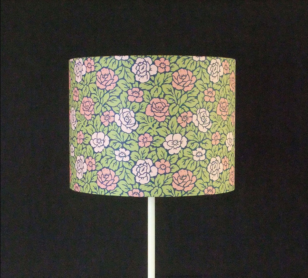 Lampenschirm, Rosenmuster, grün/navy, Rosatöne, 30x23cm