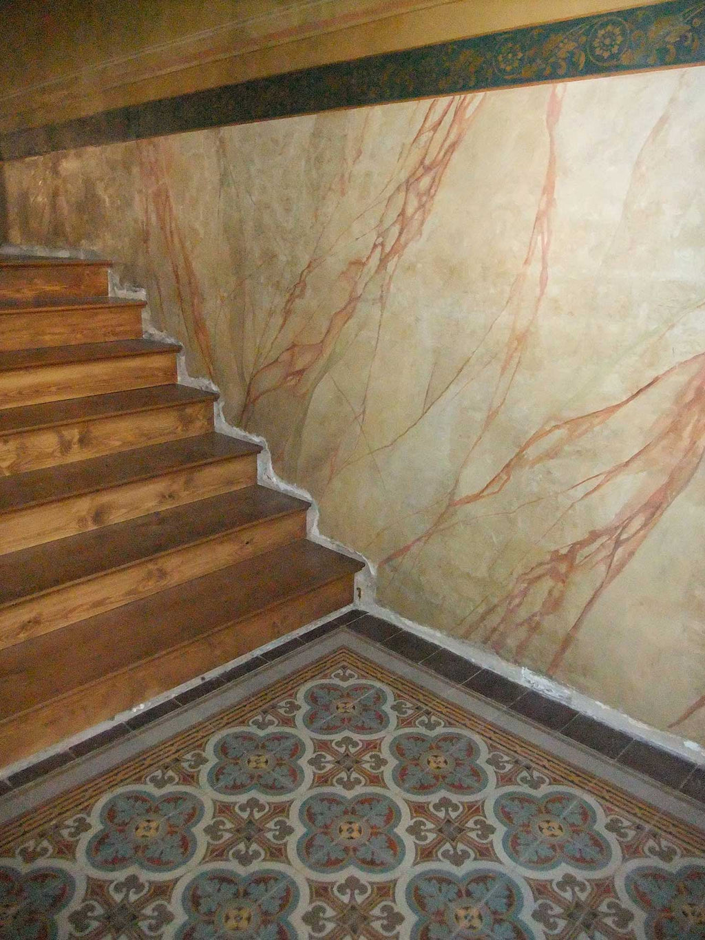 Dunkelblauer Mako-Satin, Meterware, Baumwolle,  "Herrenhaus", dunkelblau/grau-ziegelrot, zwei Mustergrößen, Fliesenmuster, geometrisch, Baumwollsatin, glänzend, Blusen, Hemden, Bettwäsche