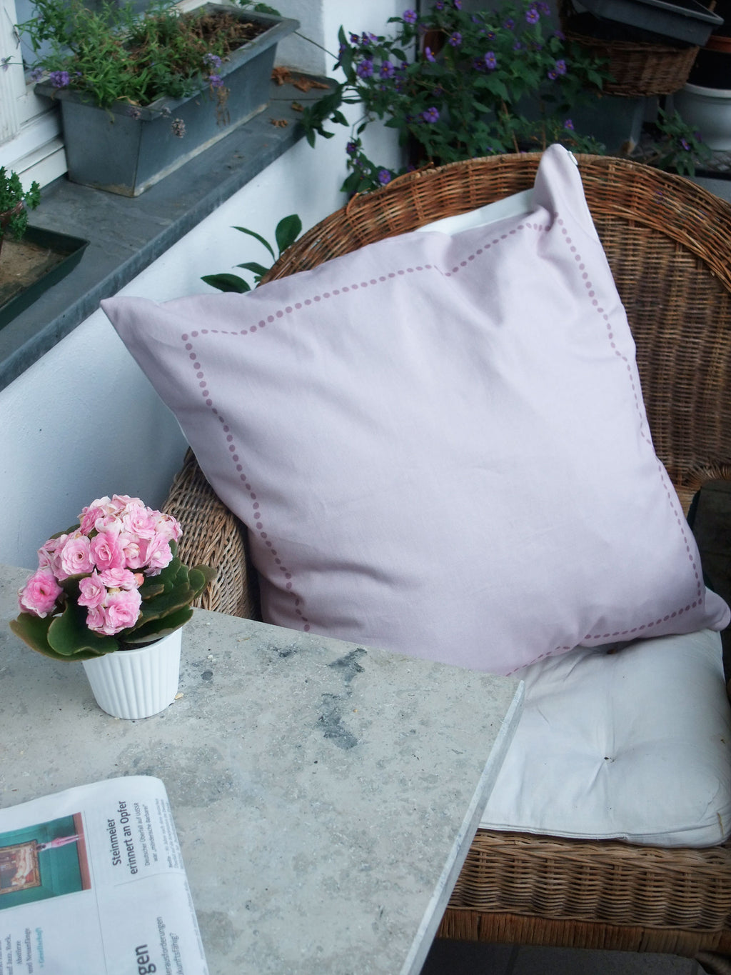 Cushion cover, wreath, white-purple, 50x50cm